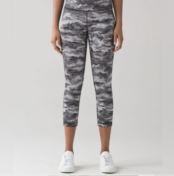 Lululemon Wunder Under Crop (Hi-Rise) (21") Luon Hazy Days Black White - Picture 2 of 10